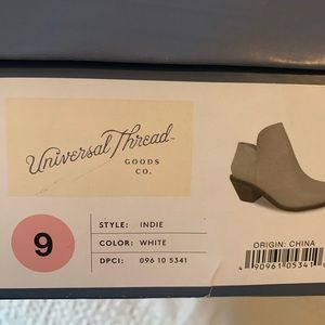 Universal Thread booties
